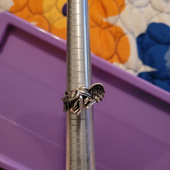 Sterling silver resting angel ring - Picture 4 of 4